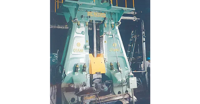 受台製作　大型プレス機