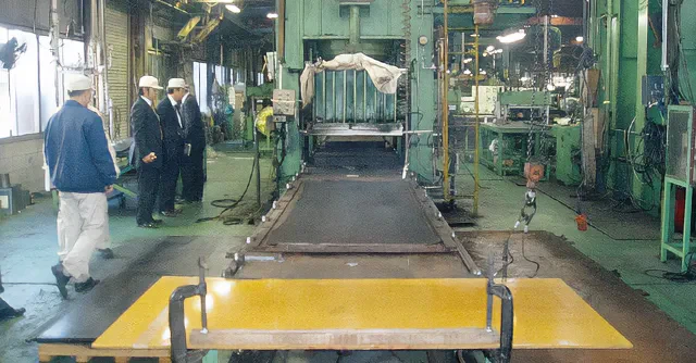 タイパッド製作　ゴム成形機